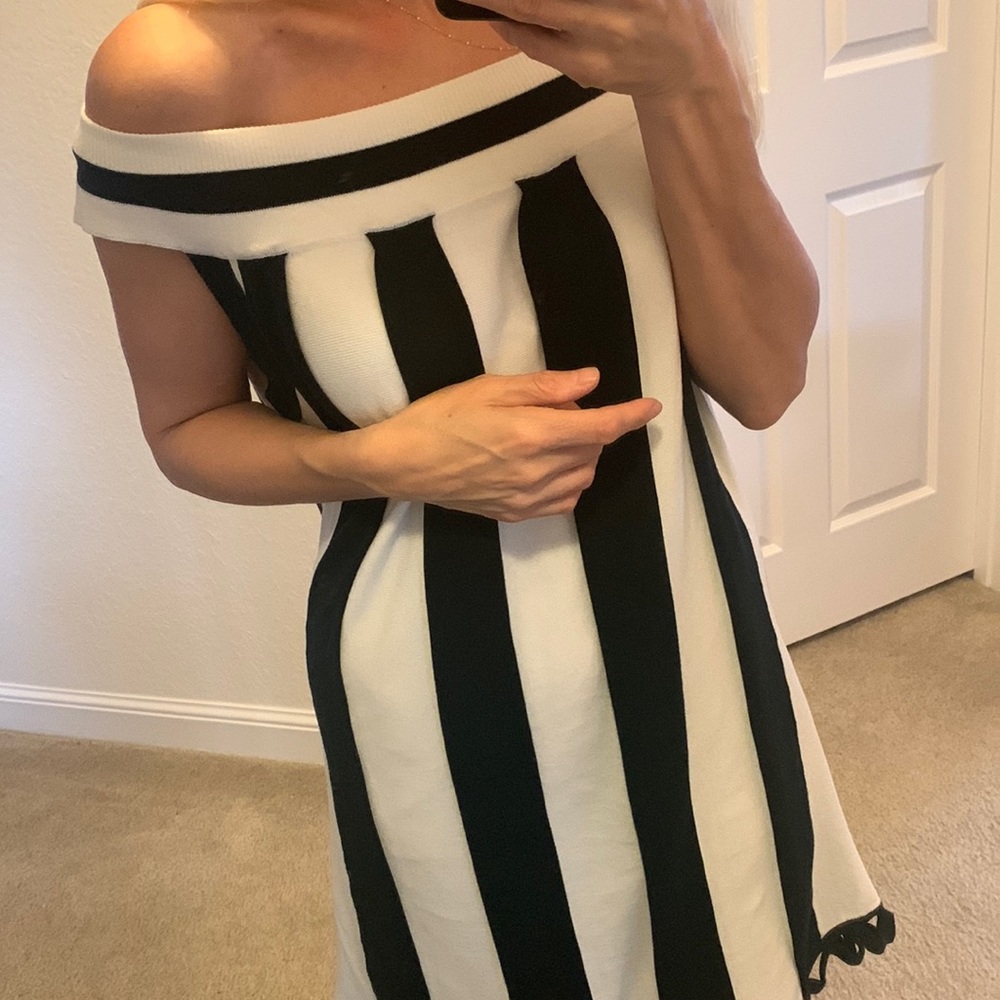 Lyndia by Lyndia Prōcanik. 
Off shoulder Striped dress black and white SizeXS